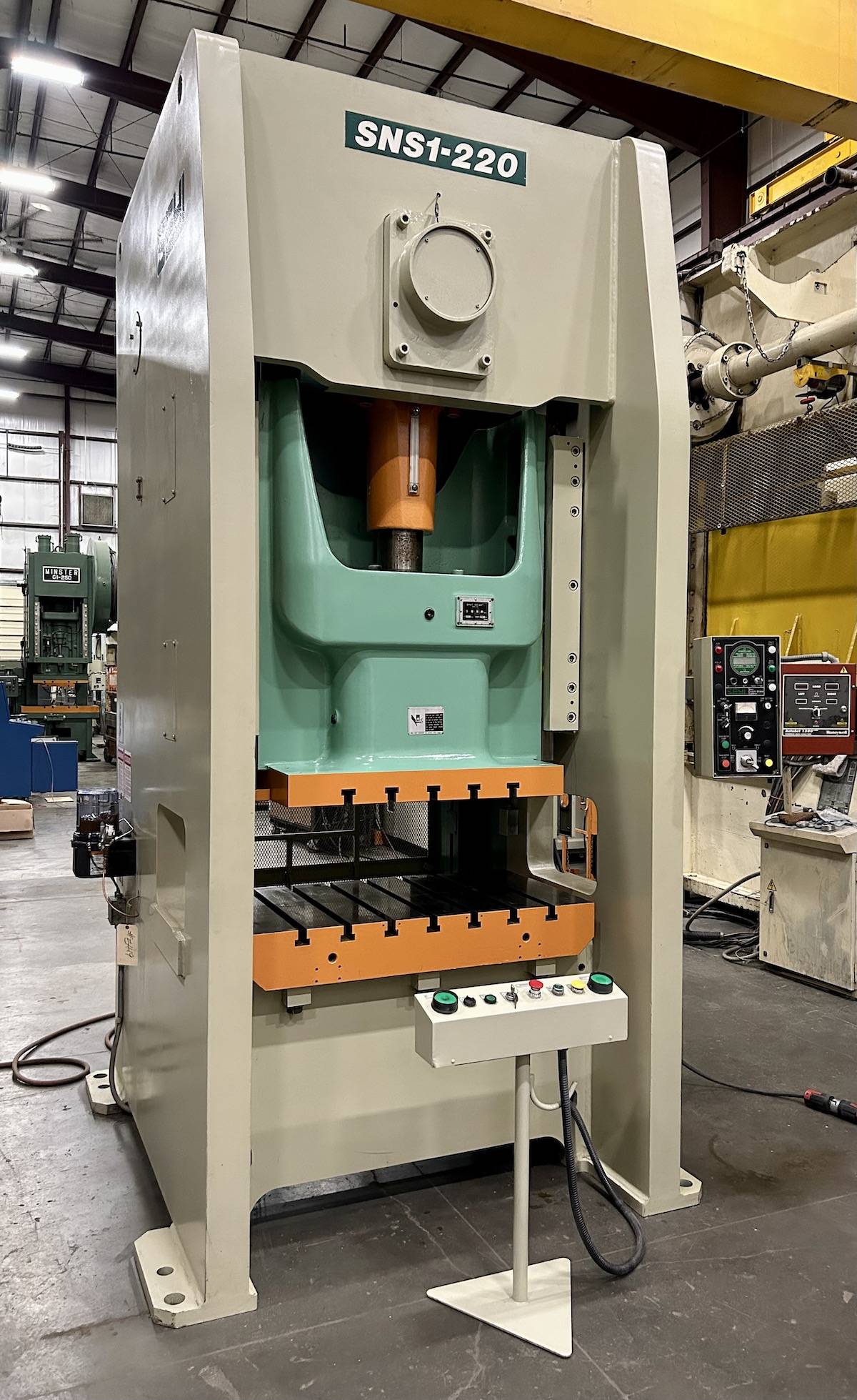 220 Ton Seyi Press • Used Seyi SNS1-200 Press