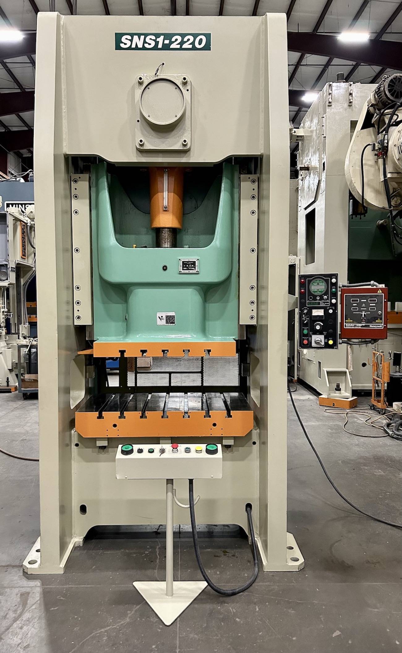 220 Ton Seyi Press • Used Seyi SNS1-200 Press - Image 10